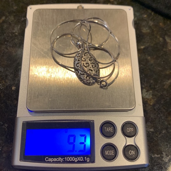 18 Karat White Gold Abstract Pendant and Chain - Picture 8 of 15